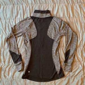 Lululemon 1/2 Zip, size 8